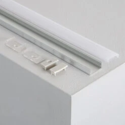 Profilé Aluminium En Saillie Avec Capot Continu Pour Double Ruban LED Jusqu'à 20mm Capot Translucide
